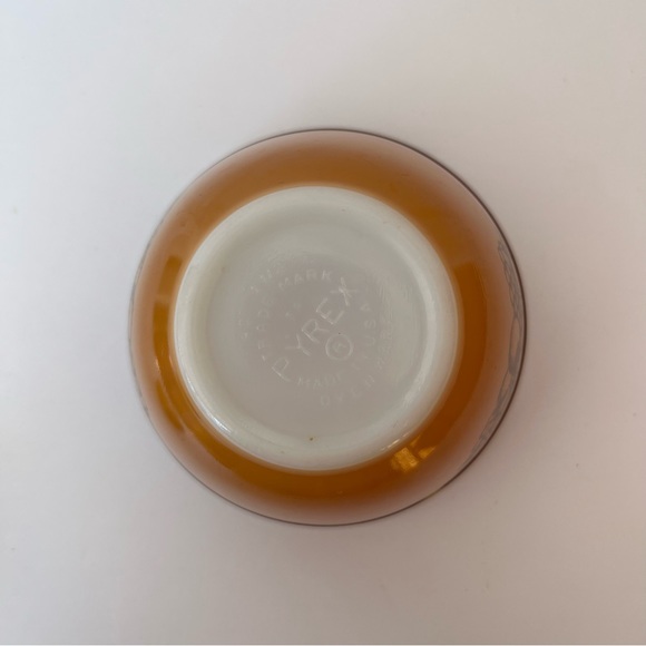 PYREX Old Orchard Mixing Bowl 1.5 Pints - Picture 8 of 13